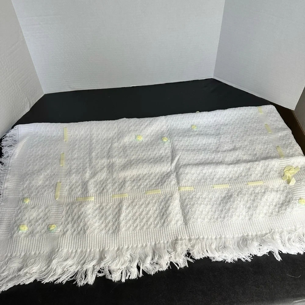Vintage Half Moon Knit Acrylic Baby Blanket‎ White Yellow Ribbon Yellow Roses